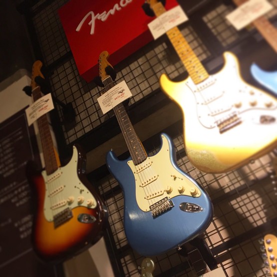 Fender Custom Shop VINTAGE CUSTOM 1959 STRAT JOURNEYMAN RELIC FADED/AGED LAKE PLACID BLUE【レビュー】